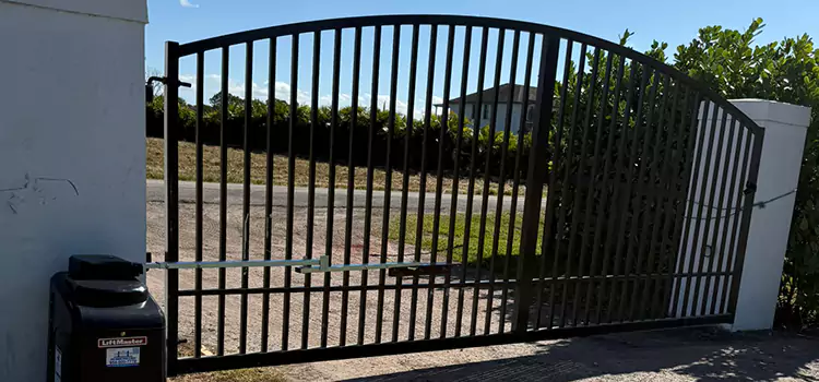 Driveway Fence Repair Holiday